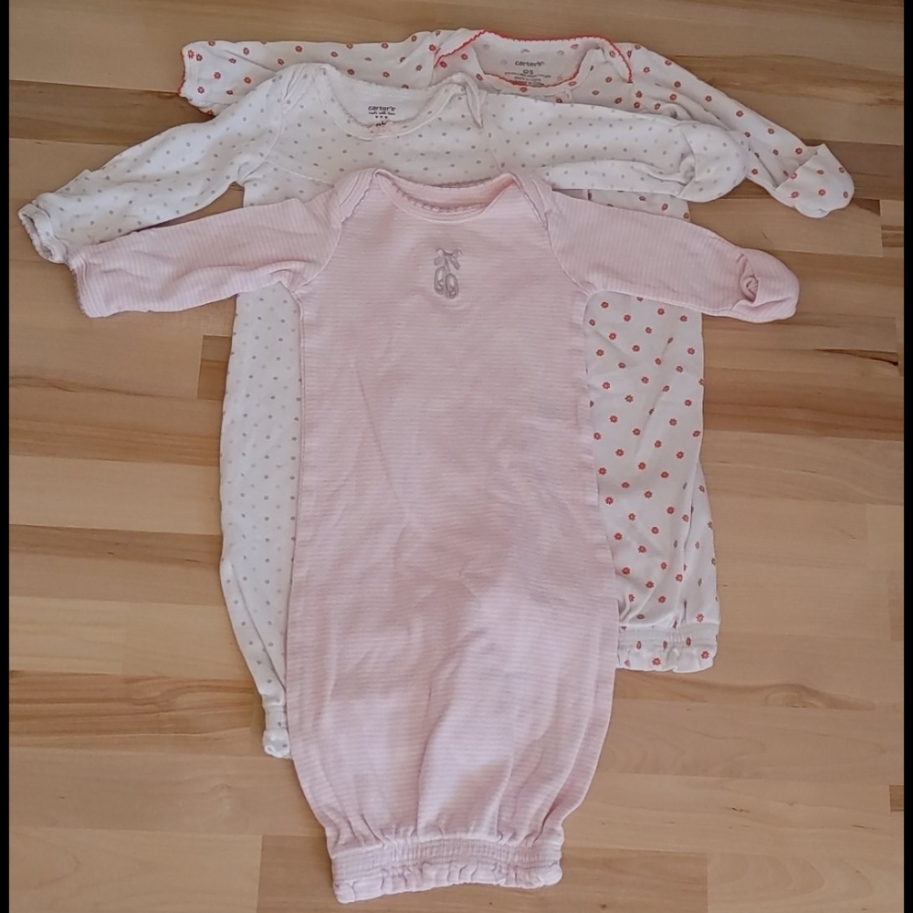 🌻Set of 3 NB Carter's Sleeper Gowns